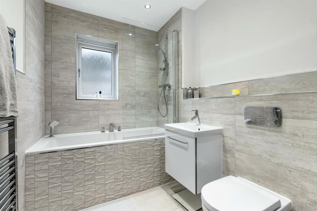 Bathroom.jpg