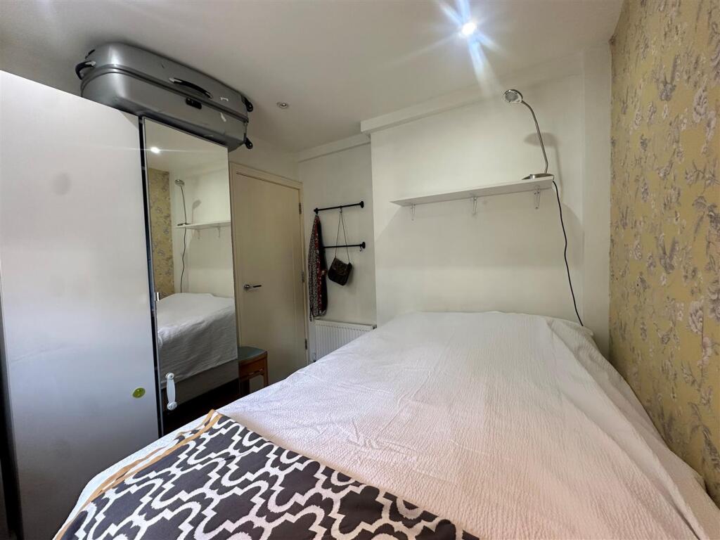 Bedroom, Queens Court, Eden Harper SW11