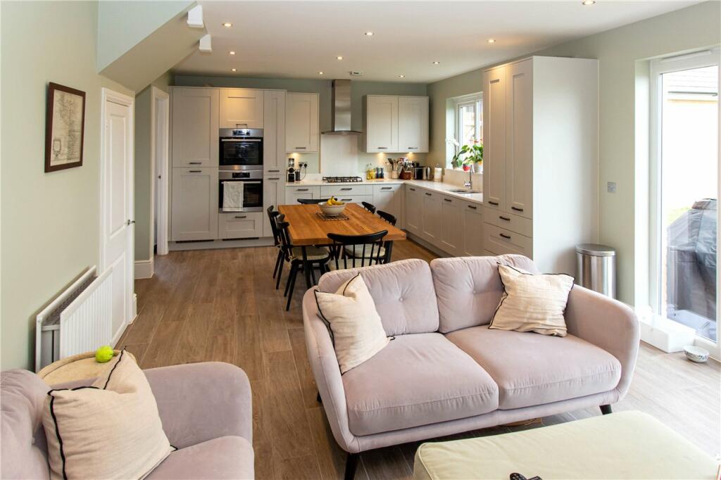 Family/Diner/Kitchen