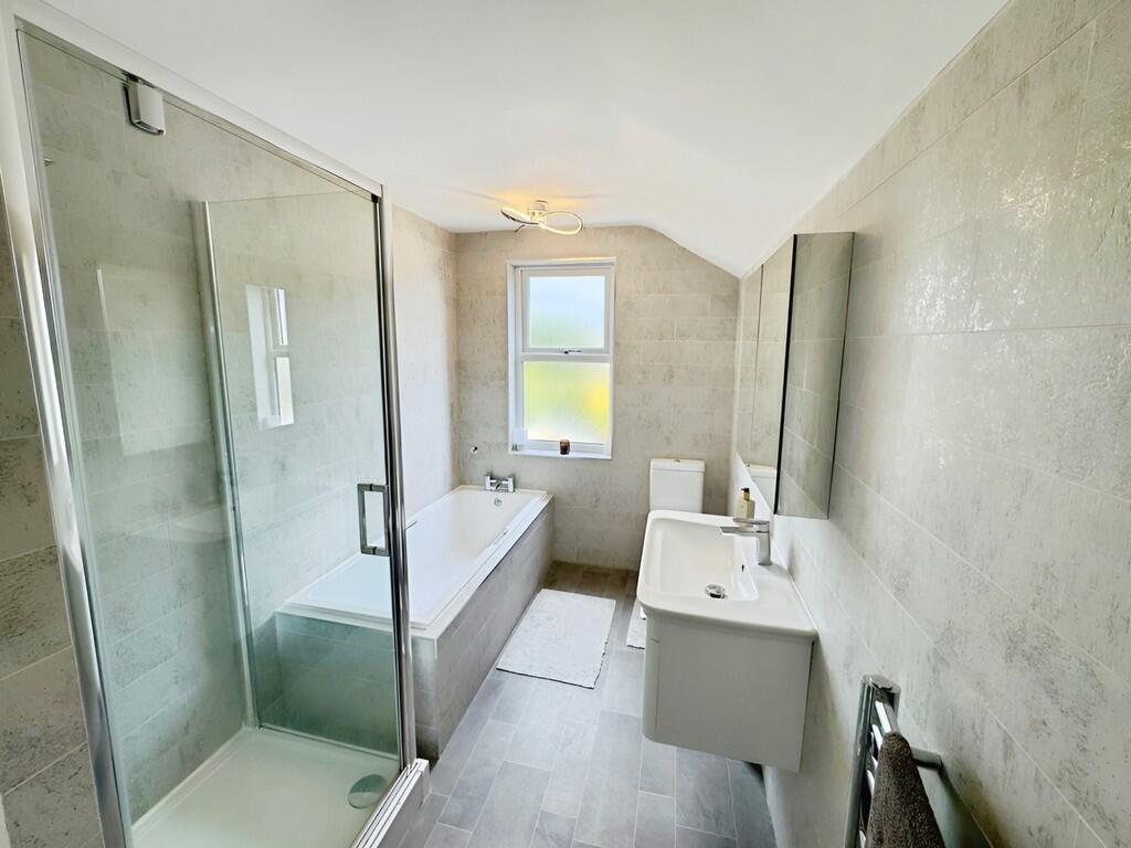 1151b5c0-bathroom