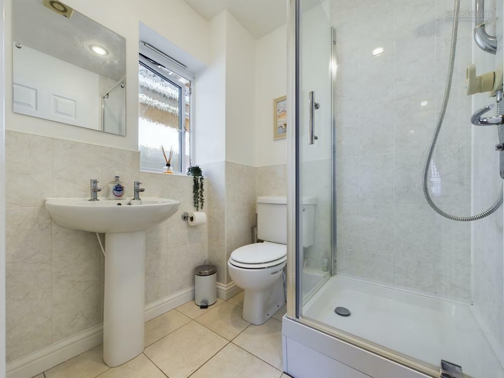 En-Suite To Master Bedroom