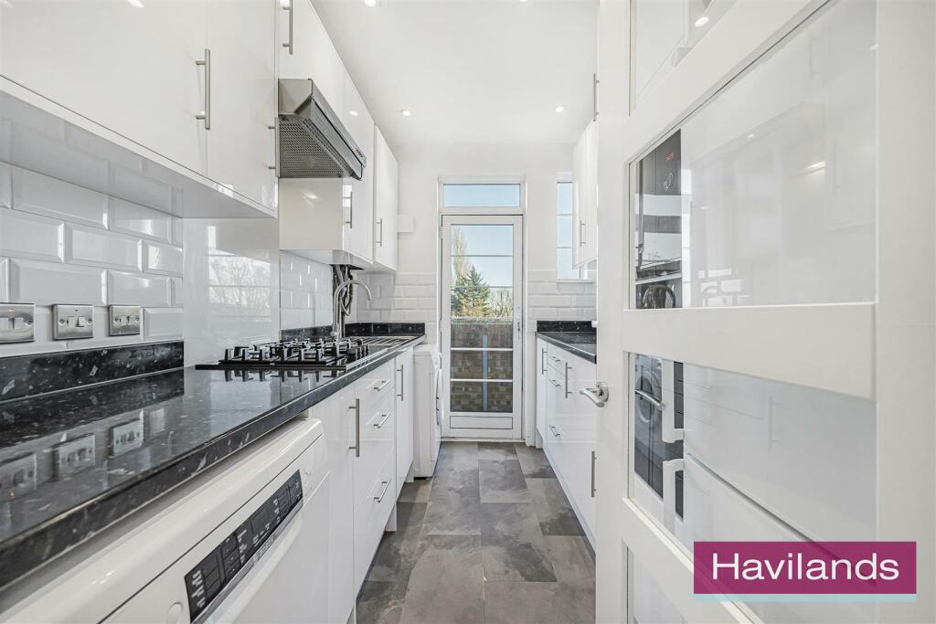 Duncan Court N21 3RL-10.jpg