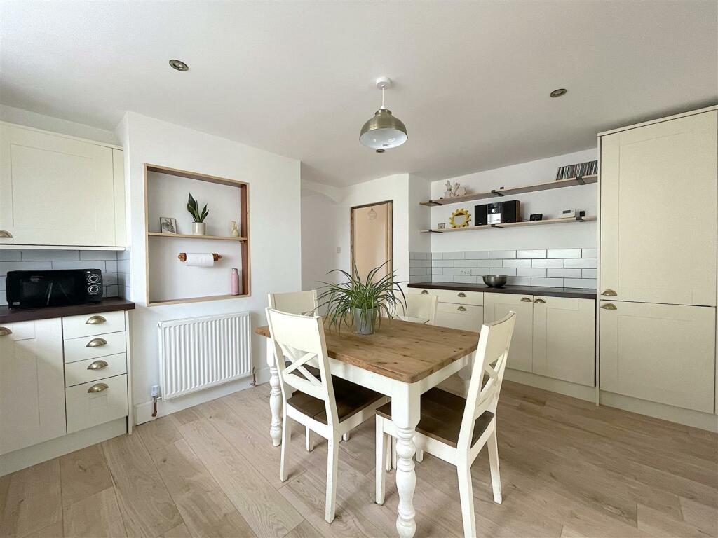 Kitchen:Dining Room (2).jpeg