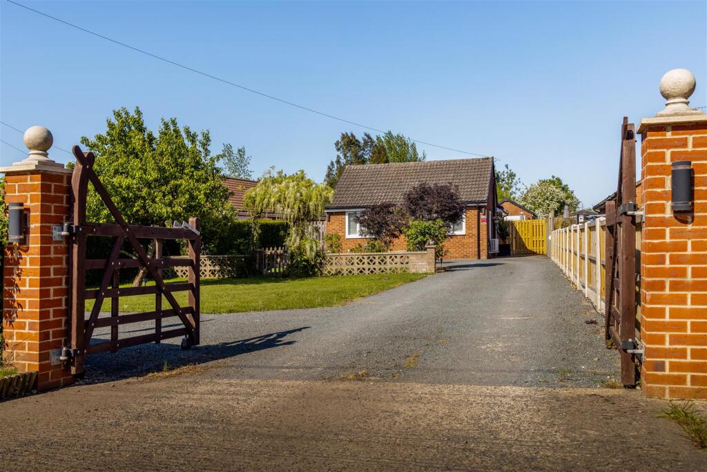 Wisteria (Friskney)-1.jpg