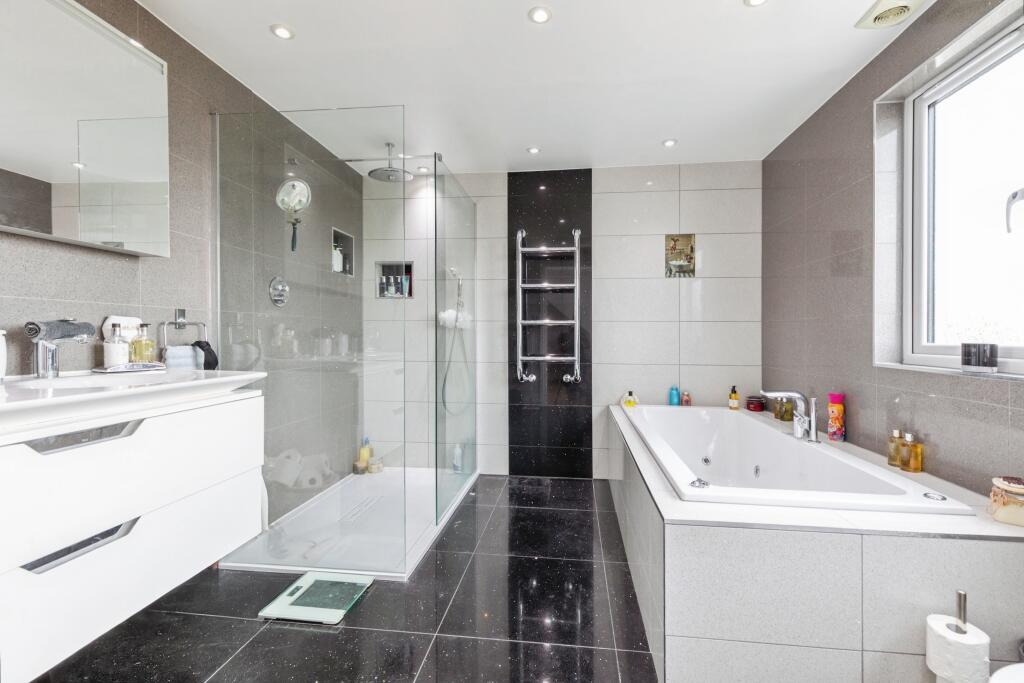 En-Suite Bathroom