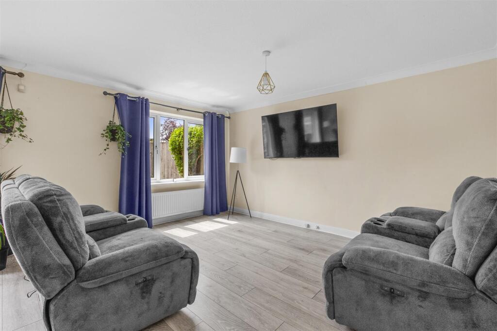 21 Jasmine Crescent, HP27 0AB-8.jpg