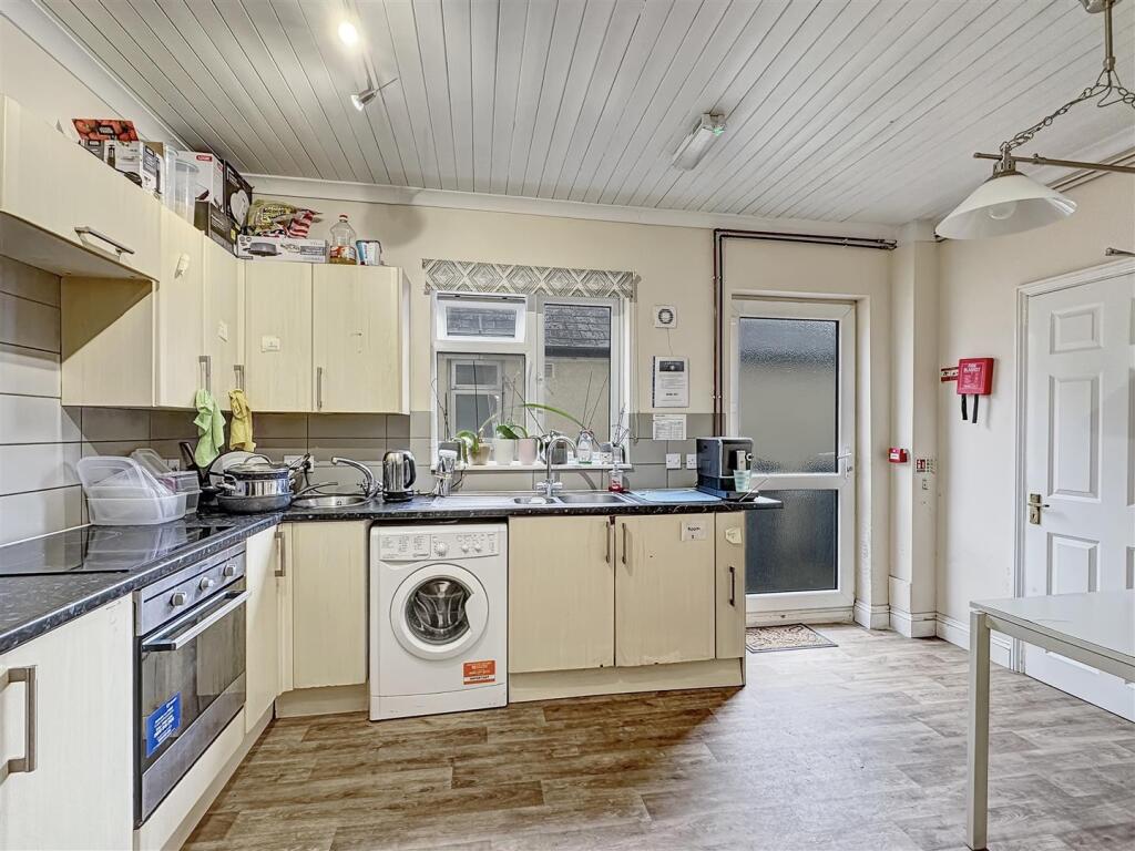 Kitchen 1