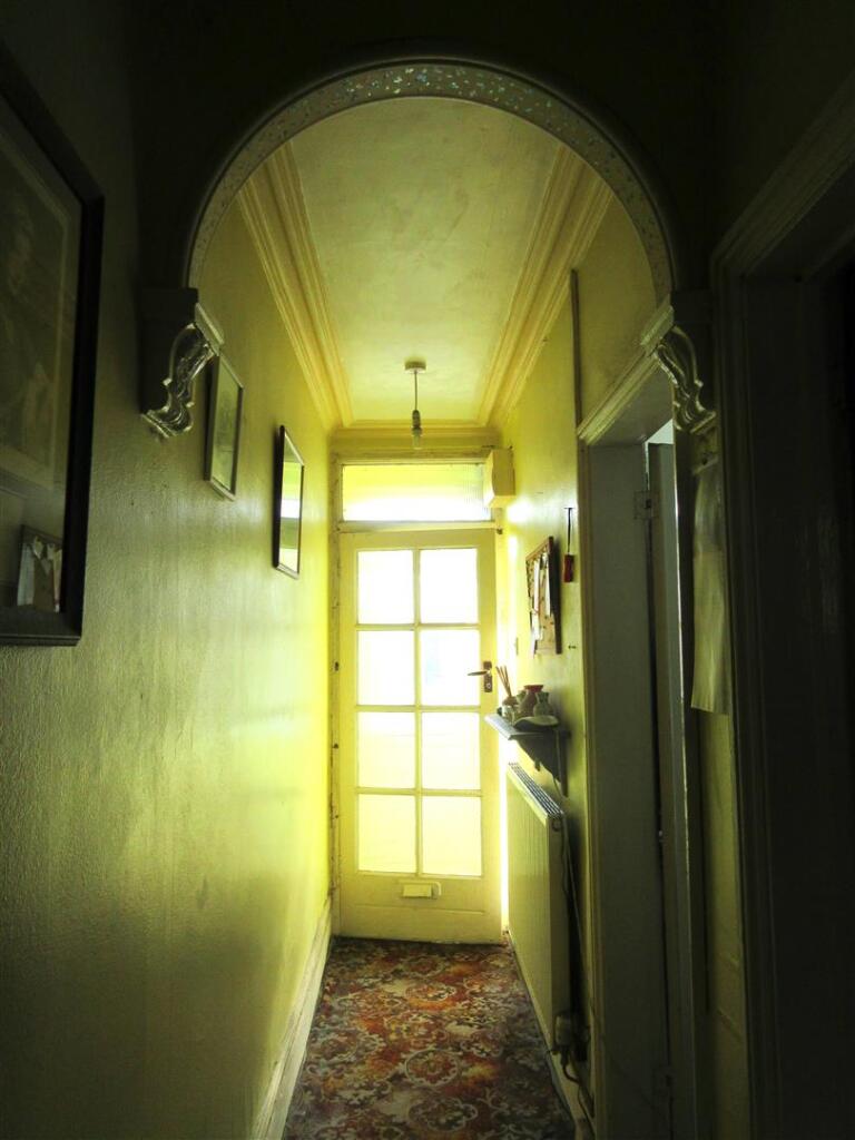 7 Hartshorne Rd Hall.JPG