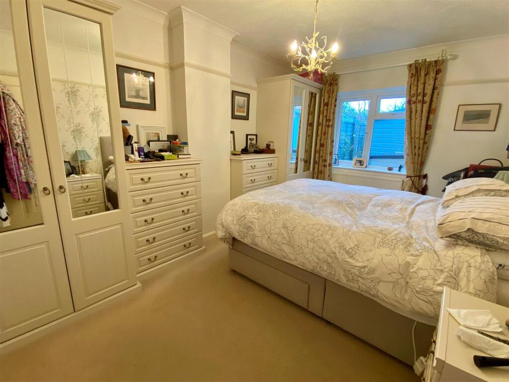 106LONDONROADNEWBED1.jpg