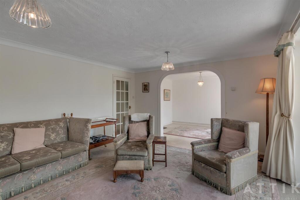 57 Holton Road Halesworth IP19 8HQ (20).jpg