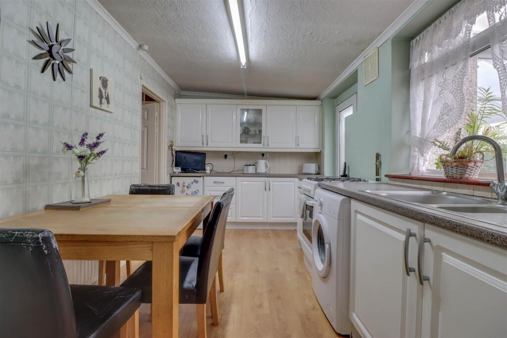 4 PAGE ROAD BOWERS GIFFORD-9.jpg