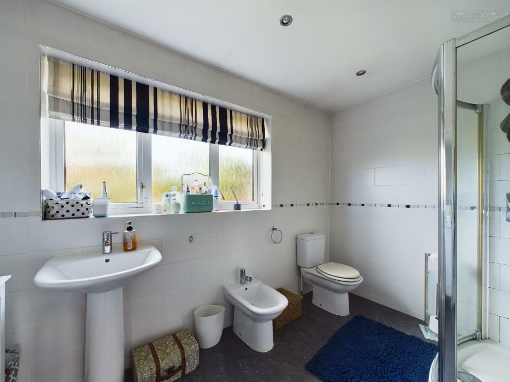 En-Suite to Master Bedroom