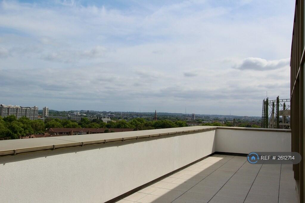 Spacious Private Roof Terrace