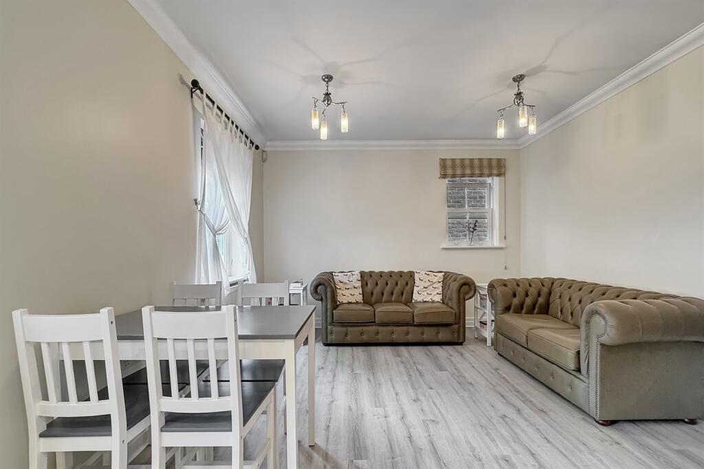 Open Plan Living/Kit