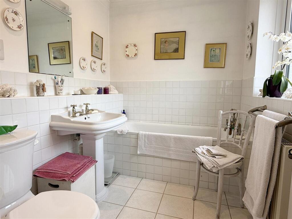 En Suite 1.jpg