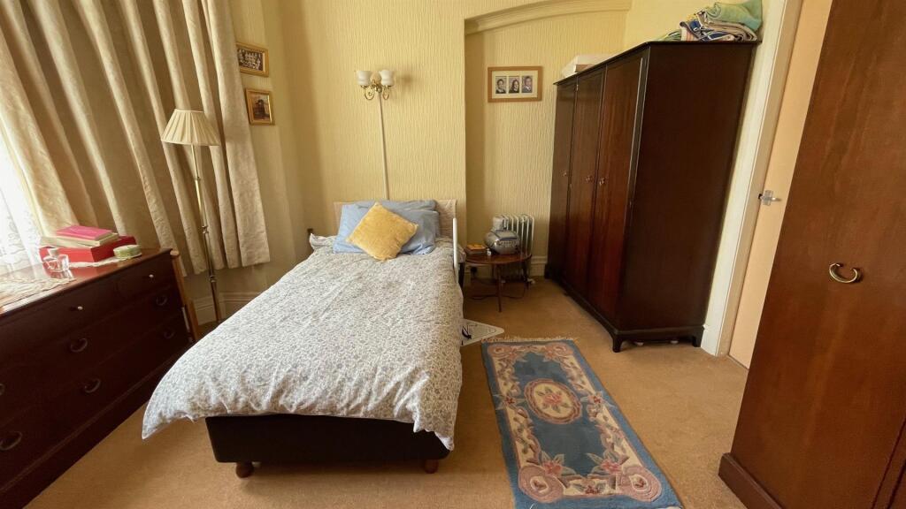 GROUND FLOOR BEDROOM 1