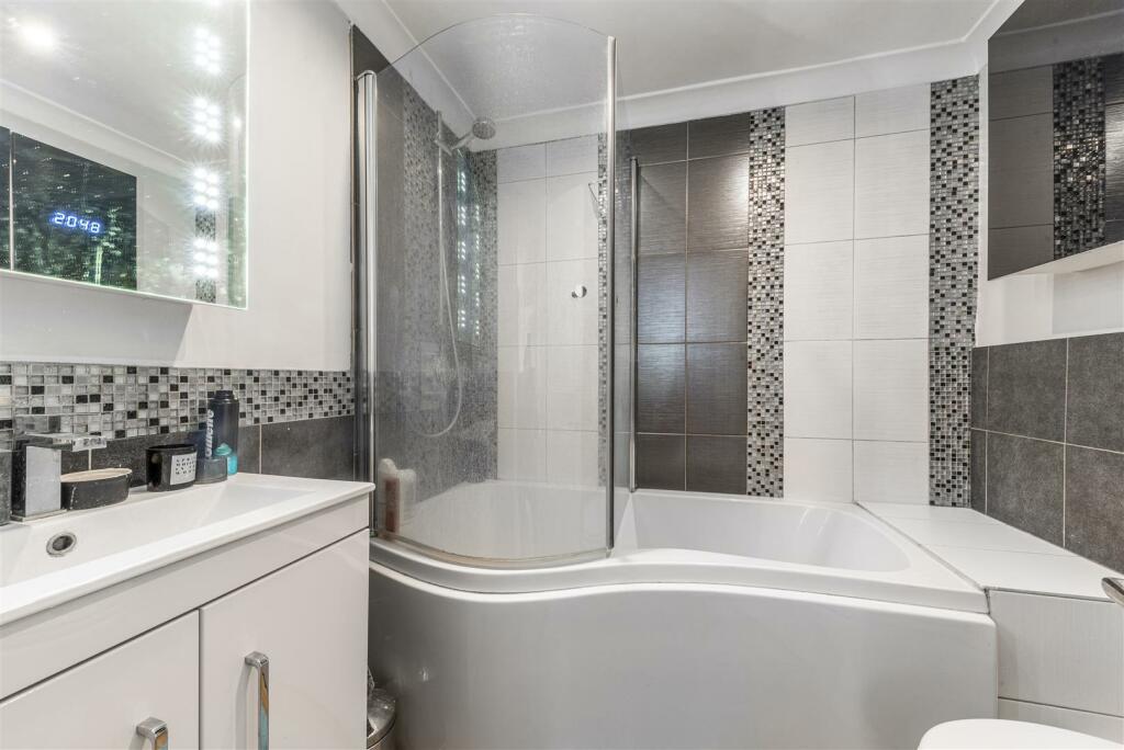 En-Suite Bathroom