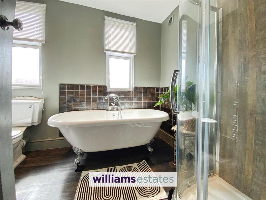 luxury bathroom