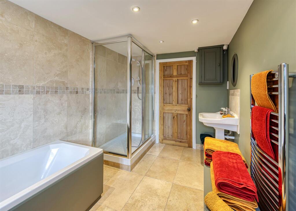 The Grove-bathroom2.jpg