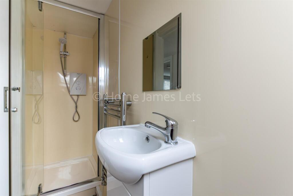 17897842-ShowerRoom1.jpg