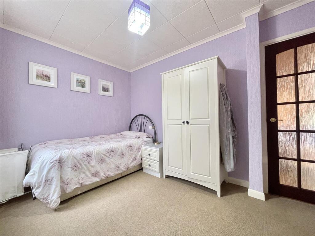 Bedroom 5/Study