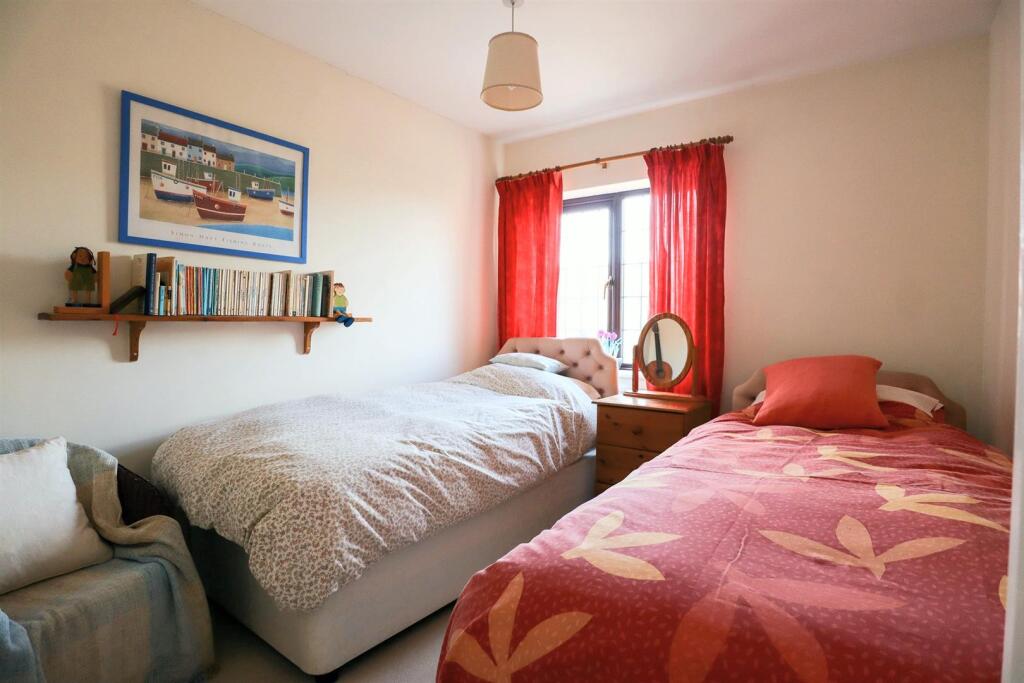 Bedroom 4.jpg