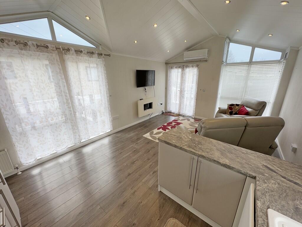 Kitchen area to L...