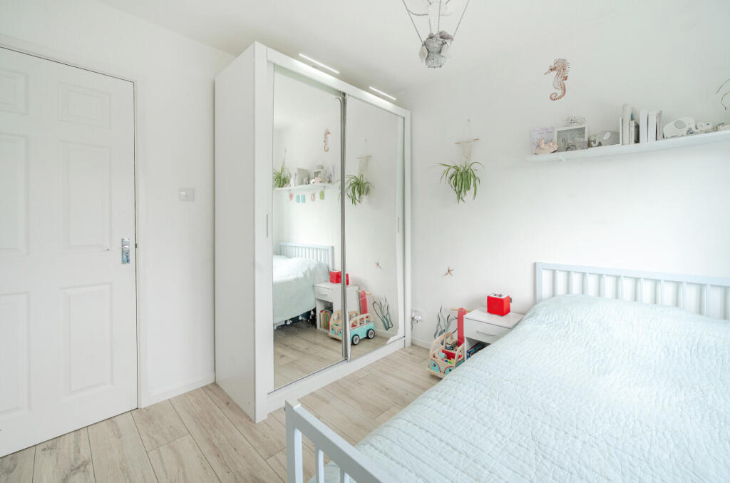 1319768-8-686b924...