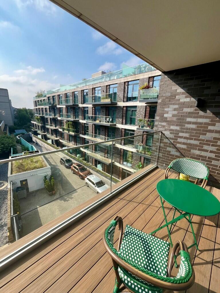 Apartment 52