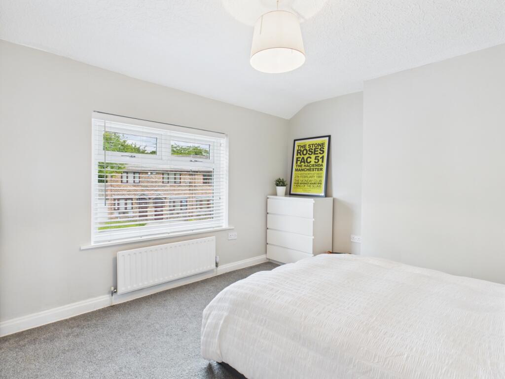 CAM03729G0-PR0102-STILL028