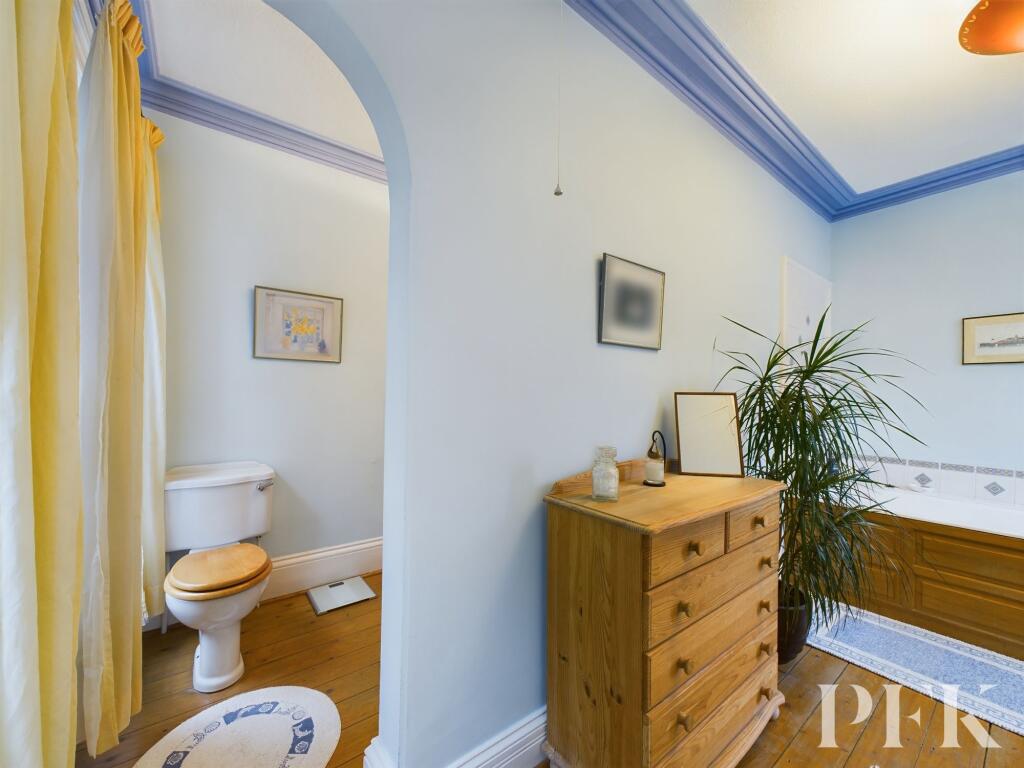 Bathroom to WC