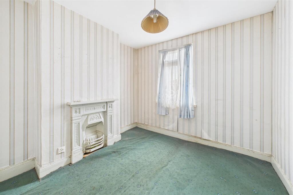 13 Wellington Avenue Montpelier, Bristol BS6 5HP |