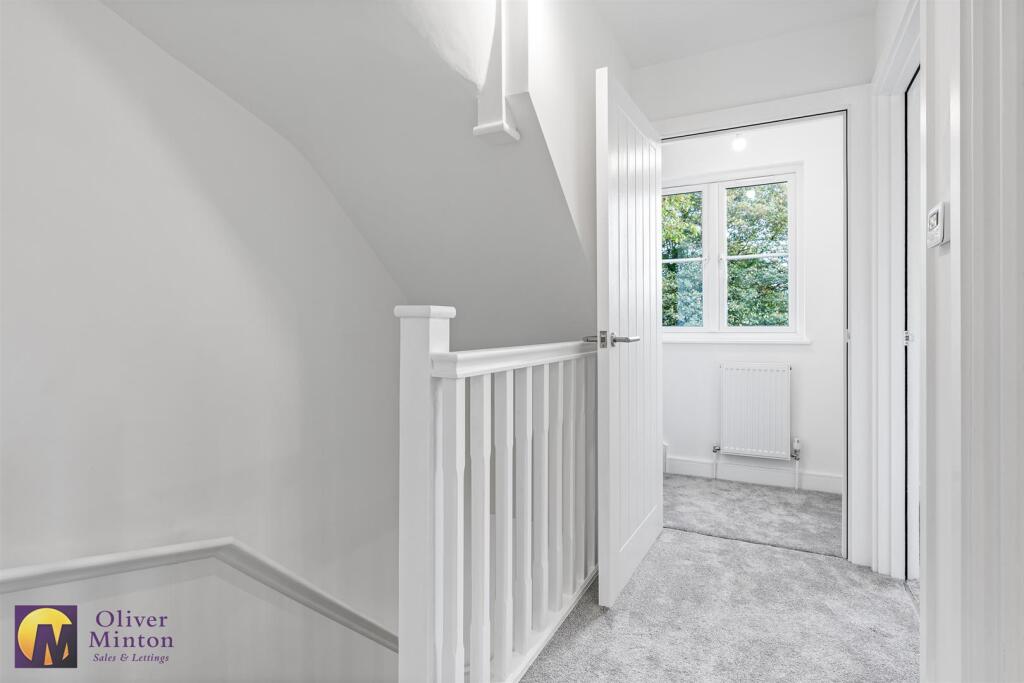 FIRST FLOOR LANDING