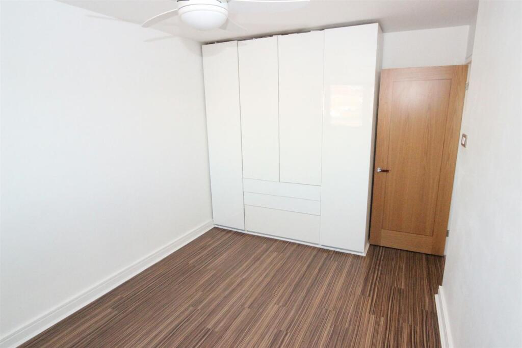 Bedroom 1 Aspect 2.jpg