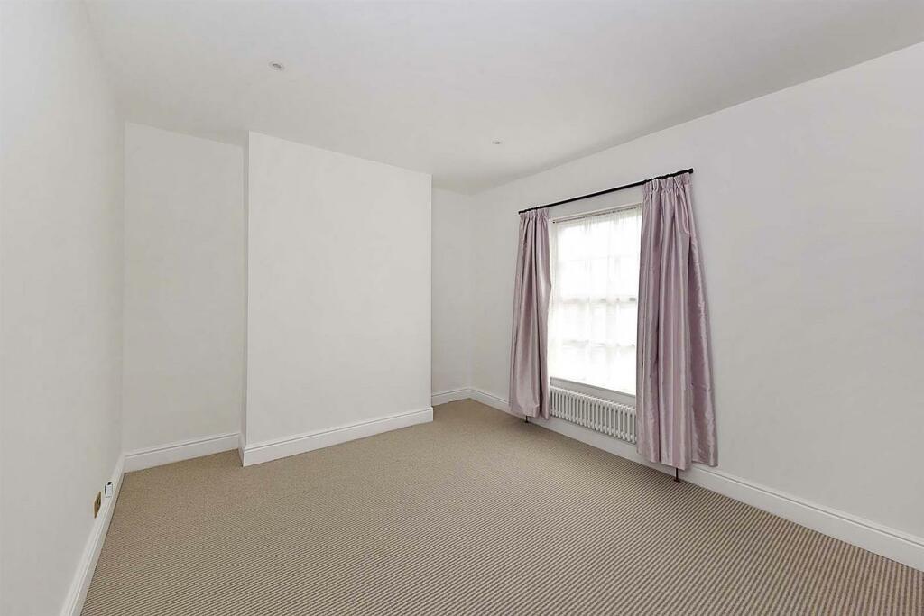 1 Wellington Bed.jpg