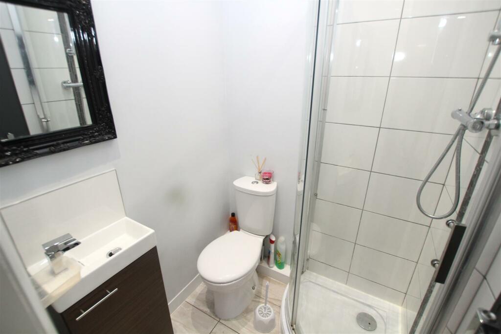 ensuite 1.jpg