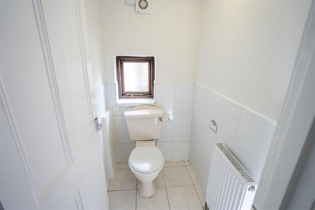 Toilet.jpg