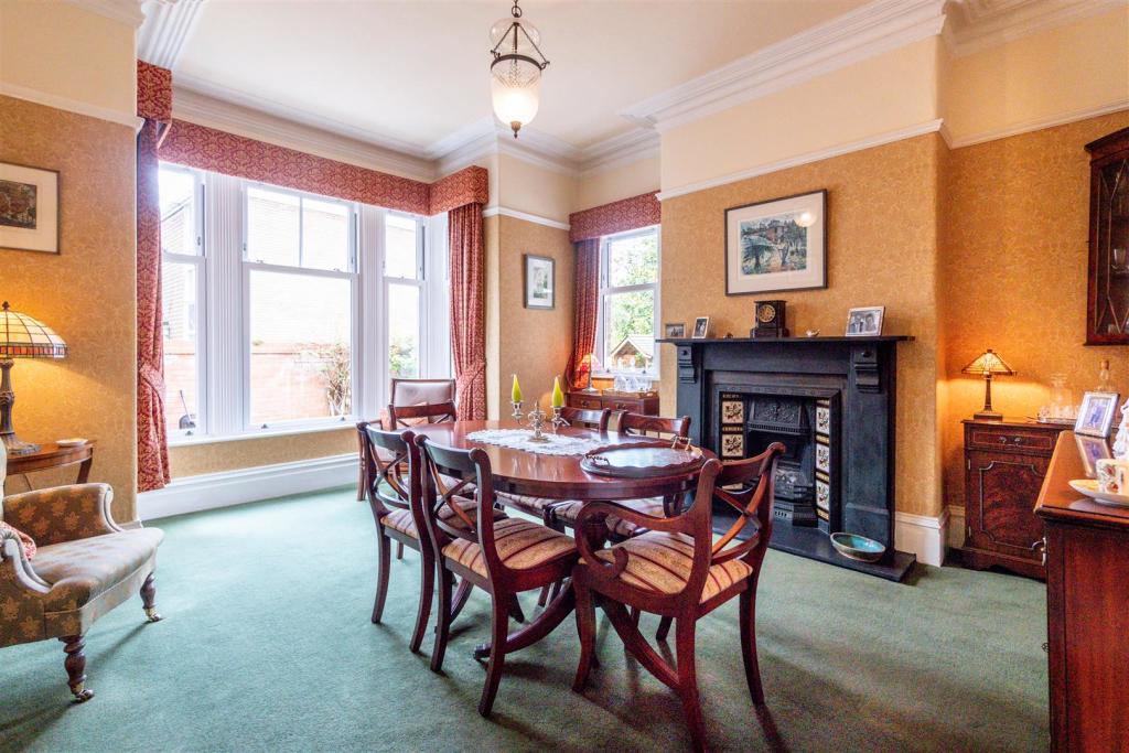 Dining Room.jpg