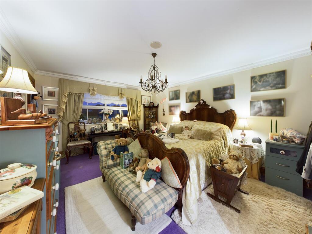 Bedroom: