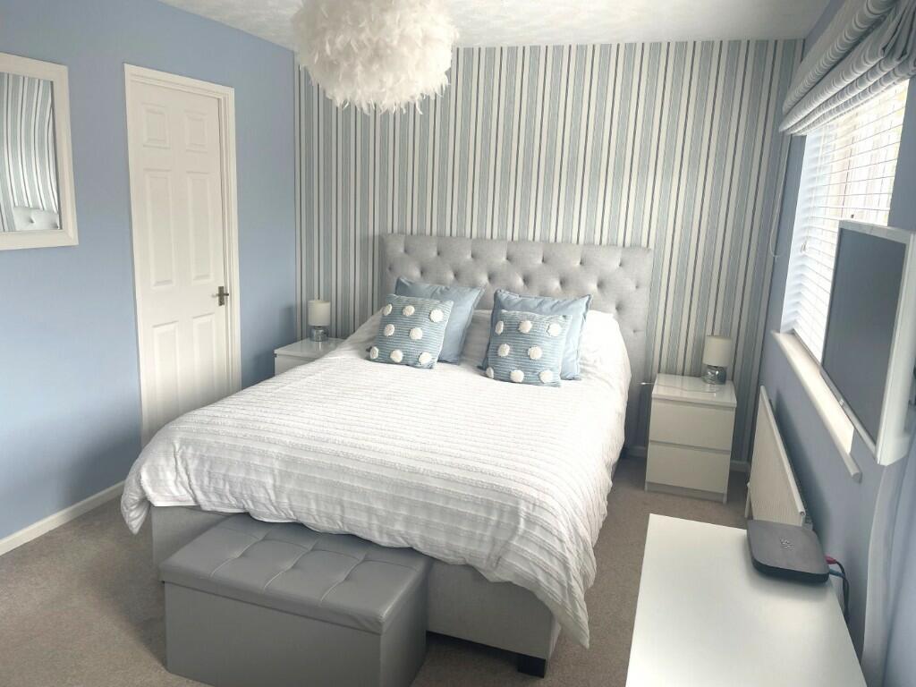 MAIN BEDROOM