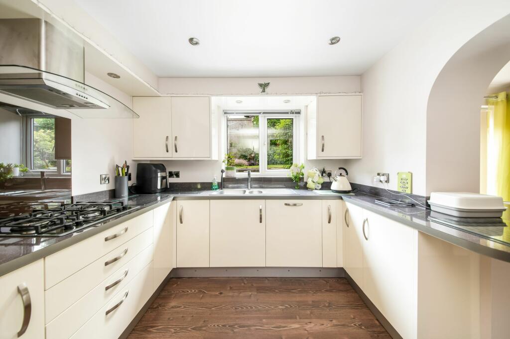 BREAKFAST KITCHEN - KITCHEN AREA