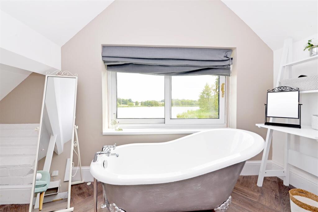 Boathouse Internal (5).jpg