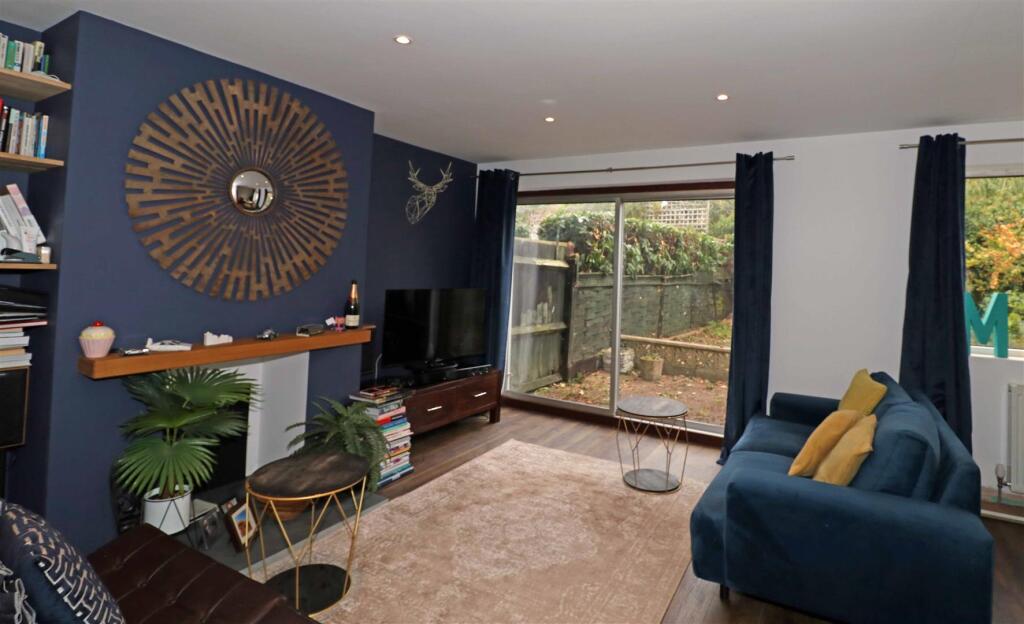 16 Vine Lounge 1.jpg