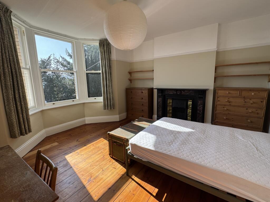 2 Longlands - Bed 2