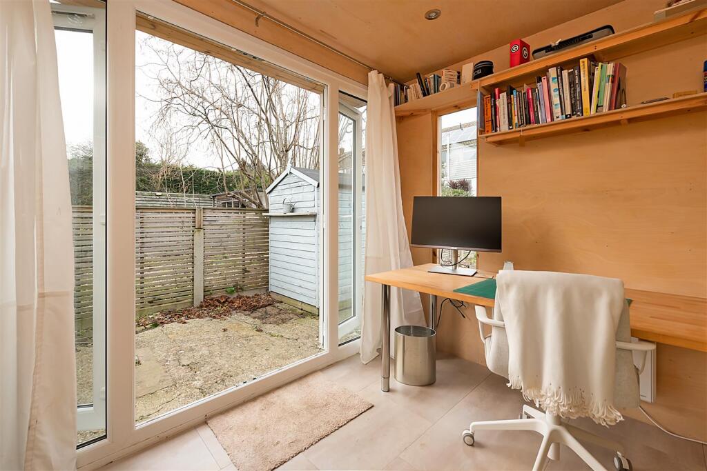 Island Wall, Whitstable