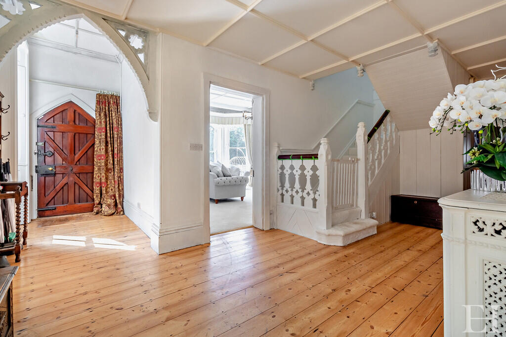 8635654-interiorW...