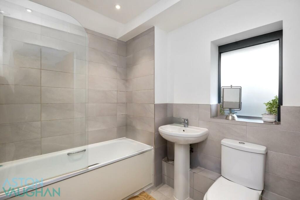 Woodbourne Ave, 118_005(1).jpg