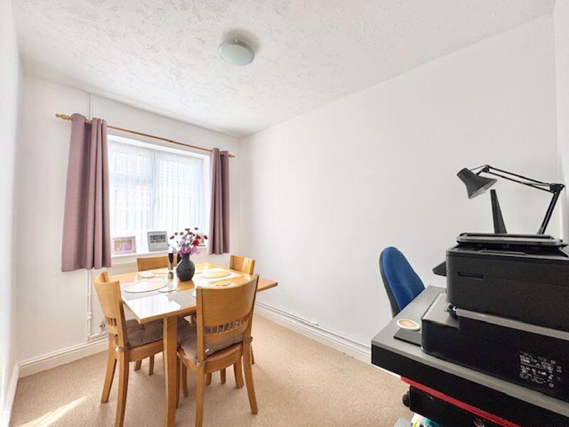 Bedroom 3 / Dining room