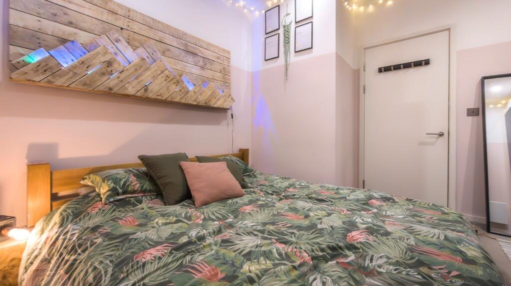 Bed 1a.jpg