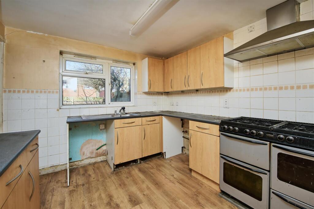 5-9 Jubilee Close Islip-15-DeNoiseAI-clear.jpg
